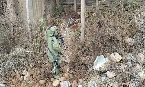 Indian Army, असम राइफल्स ने कई संयुक्त अभियानों में हथियार, गोला-बारूद बरामद किए