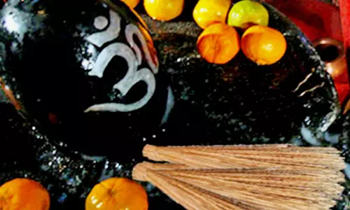 Mahashivratri 2025 : इस अनोखा मंदिर में झाड़ू चढ़ाने से पूरी होती है मनोकामना Mahashivratri 2025 : इस अनोखा मंदिर में झाड़ू चढ़ाने से पूरी होती है मनोकामना