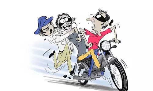 Bhubaneswar: बाइक चोरी के आरोप में दो चचेरे भाई गिरफ्तार Bhubaneswar: बाइक चोरी के आरोप में दो चचेरे भाई गिरफ्तार