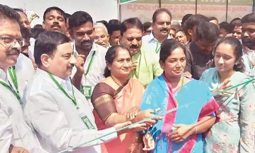 Andhra: रयथू बड़ी एग्री शो राप्टाडू में आयोजित हुआ Andhra: रयथू बड़ी एग्री शो राप्टाडू में आयोजित हुआ