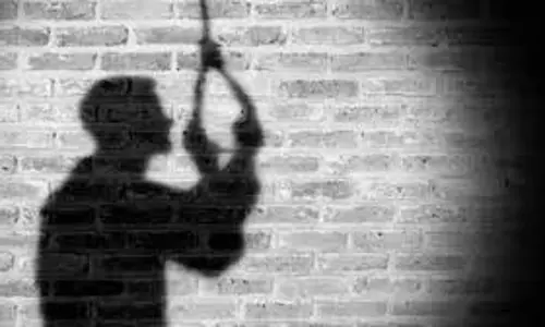 Lucknow : पिता ने छात्र को टीवी देखने पर डांटा तो उसने लगा ली फांसी Lucknow : पिता ने छात्र को टीवी देखने पर डांटा तो उसने लगा ली फांसी
