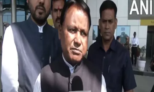 महाकुंभ में हिस्सा लेने के लिए Odisha CM अपने परिवार के साथ प्रयागराज एयरपोर्ट पहुंचे