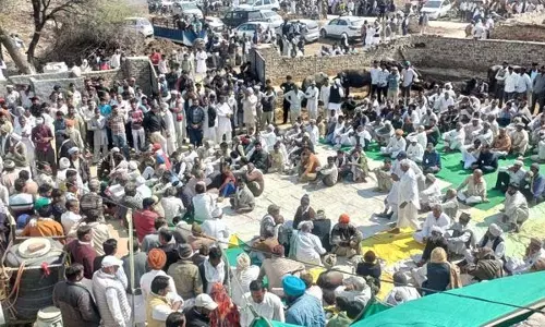 police द्वारा प्रदर्शनकारी ग्रामीणों को शांत करने के बाद दो दिवसीय धरना समाप्त