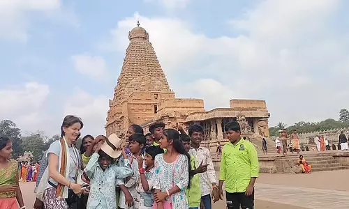 Tamil Nadu: तंजावुर के बड़े मंदिर में उमड़े पर्यटक