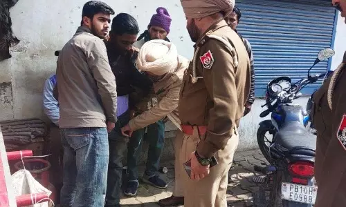Malerkotla में अस्पतालों के पास ड्रग्स सप्लाई करने के आरोप में 13 लोग गिरफ्तार Malerkotla में अस्पतालों के पास ड्रग्स सप्लाई करने के आरोप में 13 लोग गिरफ्तार