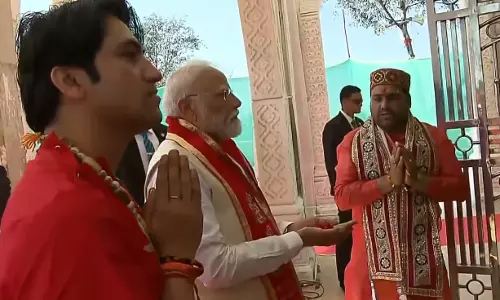 बागेश्वर धाम पहुंचे पीएम मोदी, बालाजी मंदिर में पूजा-अर्चना की