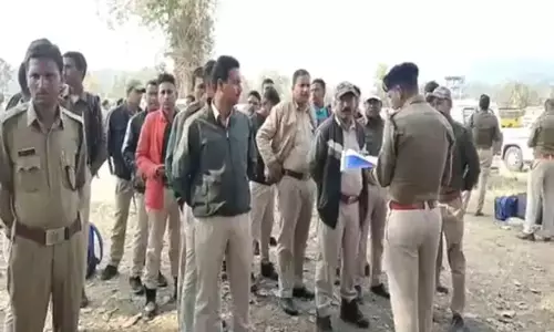 पुलिस अधिकारी ने सरपंच प्रत्याशी का शराब पिया, सस्पेंड