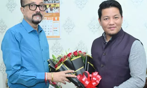 राज्यपाल डेका से सांसद डॉ. सुब्बा ने सौजन्य भेंट की