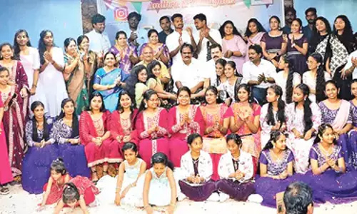 Visakhapatnam: निजी होटल में अंतरराष्ट्रीय जुड़वां दिवस का आयोजन किया Visakhapatnam: निजी होटल में अंतरराष्ट्रीय जुड़वां दिवस का आयोजन किया
