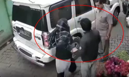 गुंडागर्दी का LIVE वीडियो, दंपति के साथ मारपीट का VIDEO सामने आया