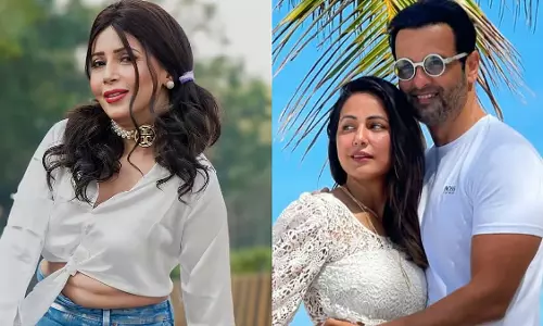 Rozlyn Khan ने रोहित रॉय की हिना खान के लिए प्रशंसा पोस्ट की आलोचना की Rozlyn Khan ने रोहित रॉय की हिना खान के लिए प्रशंसा पोस्ट की आलोचना की