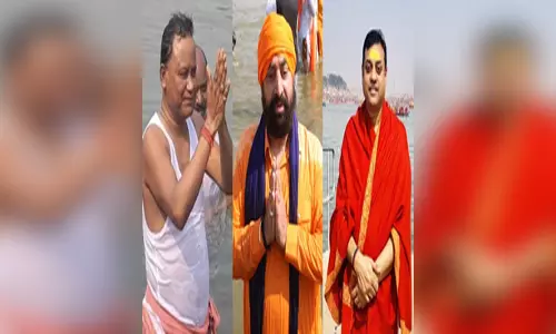 महाकुंभ: सीएम, राज्यपाल, सांसद और सिंगर ने लगाई आस्था की डुबकी