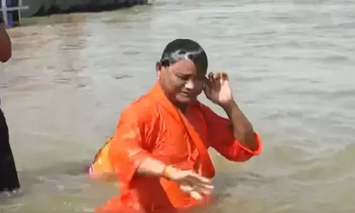 Maha Kumbh : ओडिशा के मुख्यमंत्री माझी और उनके परिवार ने संगम में पवित्र डुबकी लगाई