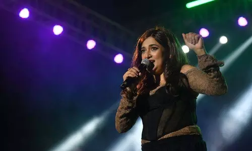 Rose Festival में धुनों और फूलों ने लोगों को आकर्षित किया