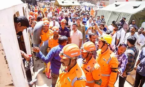 Hyderabad: बचाव दल ने फंसे श्रमिकों तक पहुंचने के प्रयास तेज कर दिए