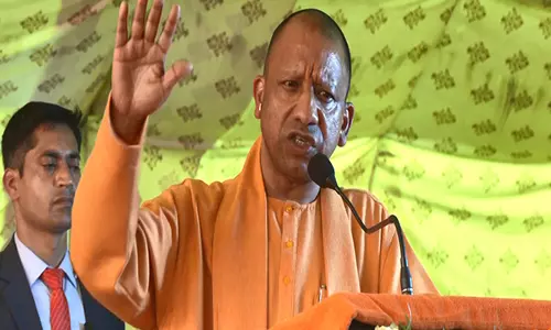 यूपी के CM ने शंकराचार्य सरस्वती महाराज की प्रशंसा की