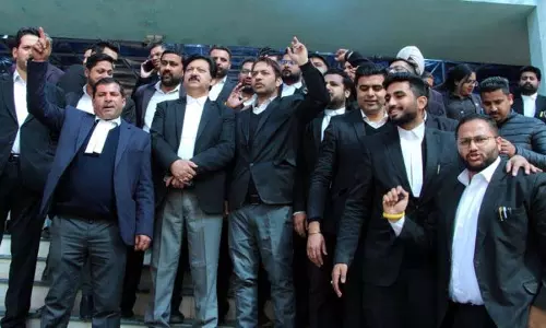 JAMMU: अधिवक्ता अधिनियम में प्रस्तावित संशोधन के खिलाफ वकीलों ने किया विरोध प्रदर्शन