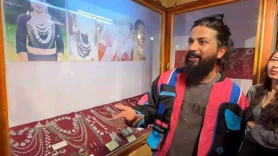 Tripura के उज्जयंत पैलेस संग्रहालय के अंदर फिल्मांकन करने के लिए