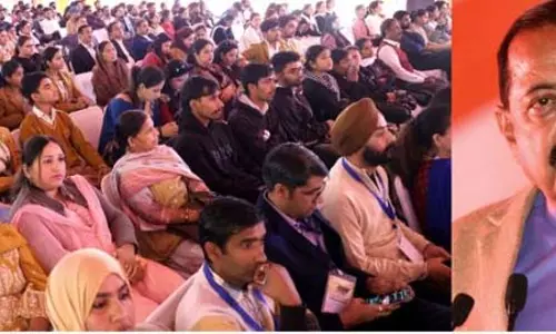 डॉ. जितेंद्र ने J&K के युवाओं से सरकारी नौकरी मानसिकता छोड़ने की अपील की डॉ. जितेंद्र ने J&K के युवाओं से सरकारी नौकरी मानसिकता छोड़ने की अपील की