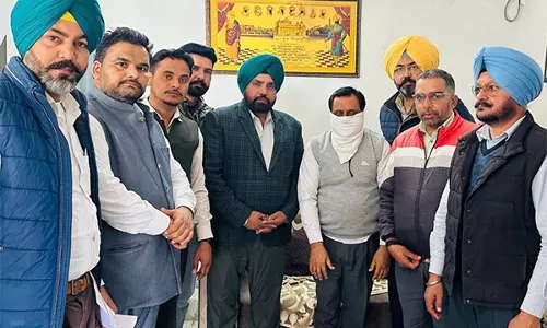 Punjab: वीबी ने क्लर्क को विधवा से 20,000 रुपये की रिश्वत लेते रंगे हाथों पकड़ा Punjab: वीबी ने क्लर्क को विधवा से 20,000 रुपये की रिश्वत लेते रंगे हाथों पकड़ा