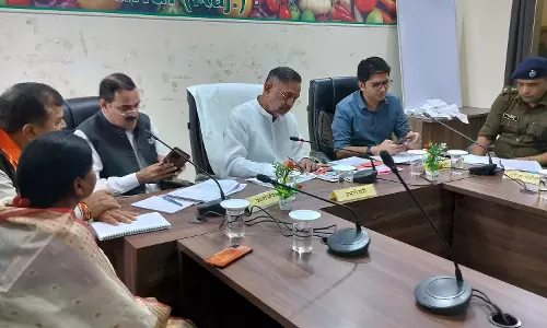 Jaipur: प्रभारी मंत्री ने ली जिला स्तरीय अधिकारियों की समीक्षा बैठक Jaipur: प्रभारी मंत्री ने ली जिला स्तरीय अधिकारियों की समीक्षा बैठक