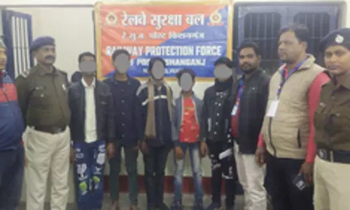 Assam: रेलवे सुरक्षा बल ने 40 नाबालिगों और दो महिलाओं को बचाया Assam: रेलवे सुरक्षा बल ने 40 नाबालिगों और दो महिलाओं को बचाया