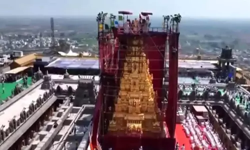 Revanth Reddy ने यादगिरिगुट्टा में मंदिर के विमान गोपुरम का अनावरण किया