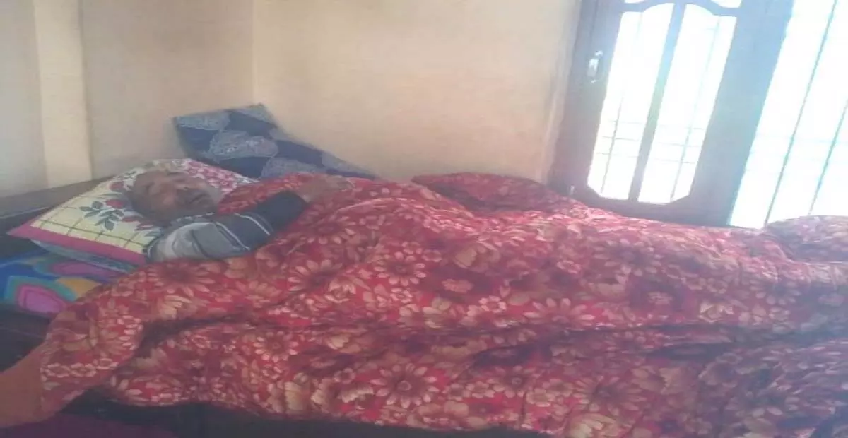 Himachal: बिस्तर पर लेटे कांगड़ा के व्यक्ति को इलाज के लिए संघर्ष करना पड़ रहा Himachal: बिस्तर पर लेटे कांगड़ा के व्यक्ति को इलाज के लिए संघर्ष करना पड़ रहा