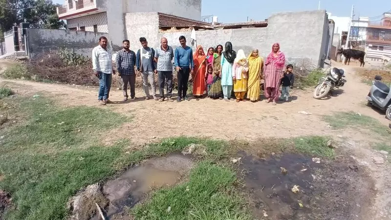 Haryana : अधिकारियों के लापरवाह रवैये से भिवानी कॉलोनी वासी परेशान Haryana : अधिकारियों के लापरवाह रवैये से भिवानी कॉलोनी वासी परेशान