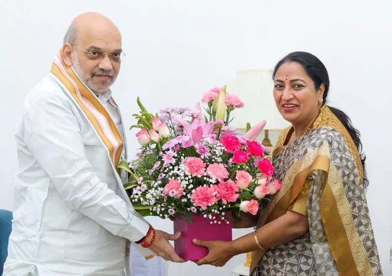 दिल्ली विधानसभा के पहले सत्र से रेखा ने गृह मंत्री और रक्षा मंत्री से मुलाकात की दिल्ली विधानसभा के पहले सत्र से रेखा ने गृह मंत्री और रक्षा मंत्री से मुलाकात की