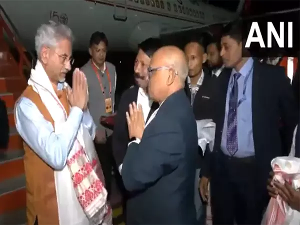 जयशंकर, विभिन्न देशों के राजदूत एडवांटेज असम 2.0 में भाग लेने के लिए जोरहाट Airport पर पहुंचे जयशंकर, विभिन्न देशों के राजदूत एडवांटेज असम 2.0 में भाग लेने के लिए जोरहाट Airport पर पहुंचे