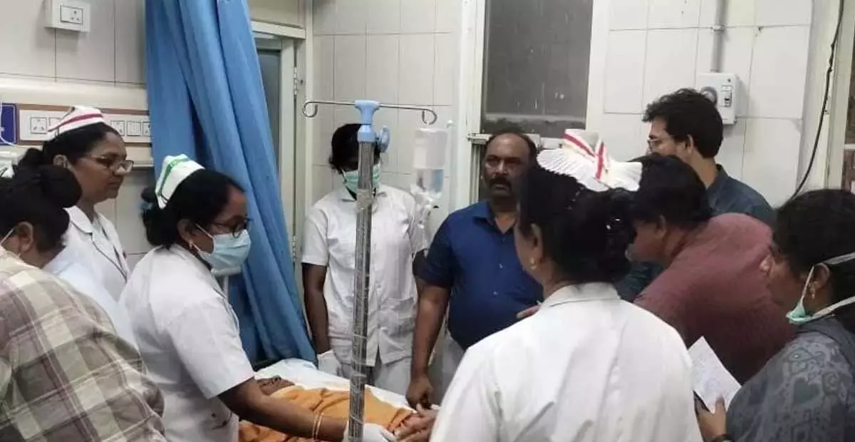 Andhra: सड़क दुर्घटना में 12 लोग घायल Andhra: सड़क दुर्घटना में 12 लोग घायल