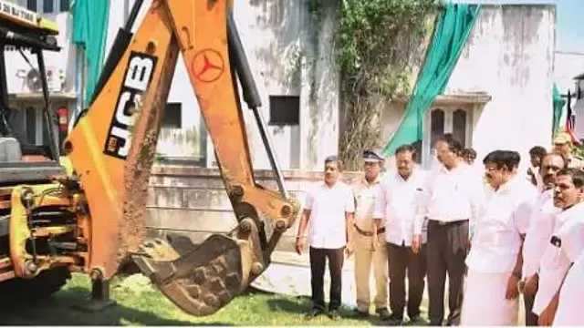 Minister S.M. Nasar : थिरुवेरकुट में 1 करोड़ रुपये की लागत से बने वर्षा जल निकासी कार्य का उद्घाटन Minister S.M. Nasar : थिरुवेरकुट में 1 करोड़ रुपये की लागत से बने वर्षा जल निकासी कार्य का उद्घाटन