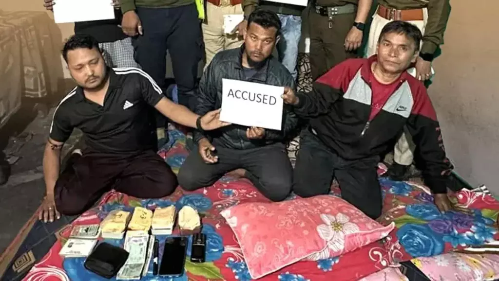 Guwahati: पुलिस की छापेमारी में 3 गिरफ्तारियां, ड्रग्स और चोरी का सामान बरामद Guwahati: पुलिस की छापेमारी में 3 गिरफ्तारियां, ड्रग्स और चोरी का सामान बरामद
