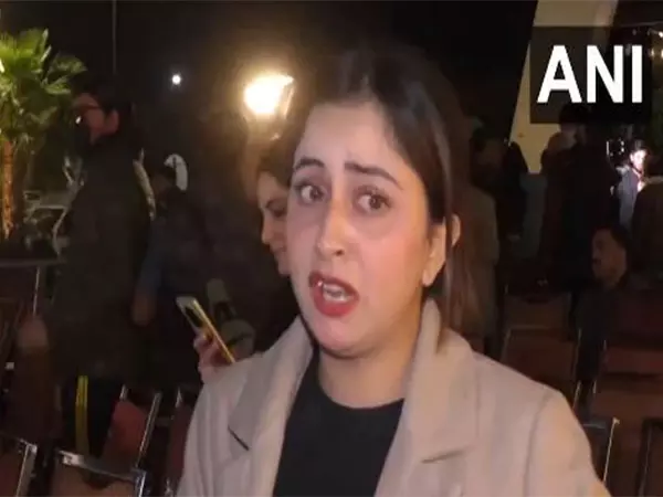 चैंपियंस ट्रॉफी में भारत के खिलाफ अपनी टीम की हार के बाद Pak के प्रशंसकों की प्रतिक्रिया चैंपियंस ट्रॉफी में भारत के खिलाफ अपनी टीम की हार के बाद Pak के प्रशंसकों की प्रतिक्रिया