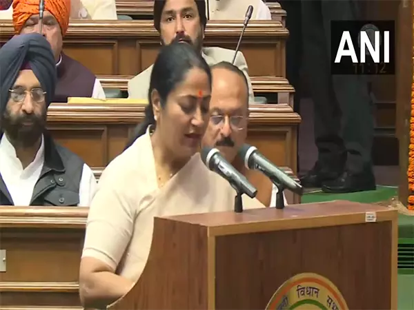 CM Rekha Gupta ने विधानसभा सदस्य के रूप में शपथ ली CM Rekha Gupta ने विधानसभा सदस्य के रूप में शपथ ली