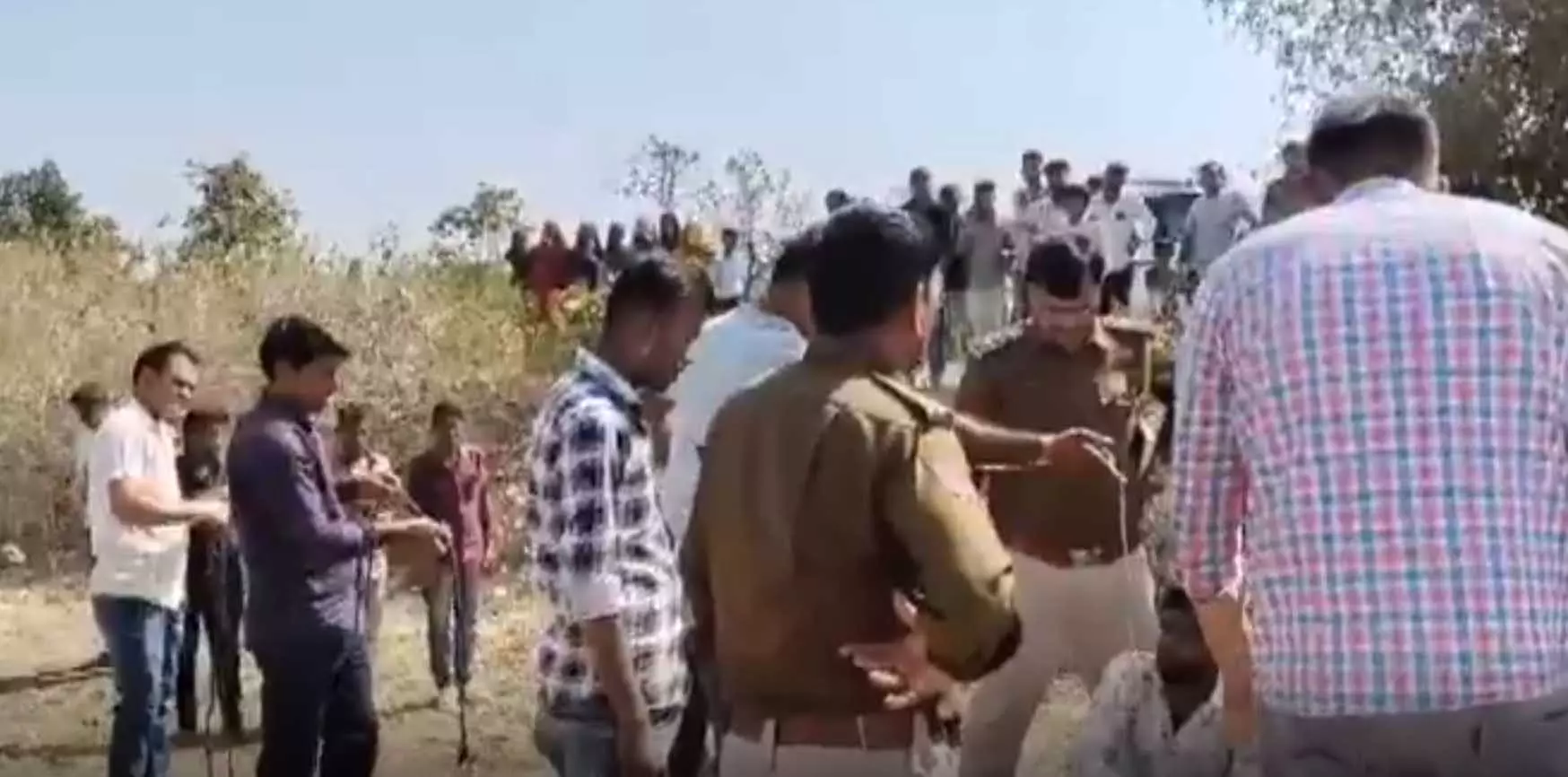 जिंदगी की जंग हार गया मासूम, ट्यूबवेल के लिए खोदे गए गड्ढे में था गिरा जिंदगी की जंग हार गया मासूम, ट्यूबवेल के लिए खोदे गए गड्ढे में था गिरा