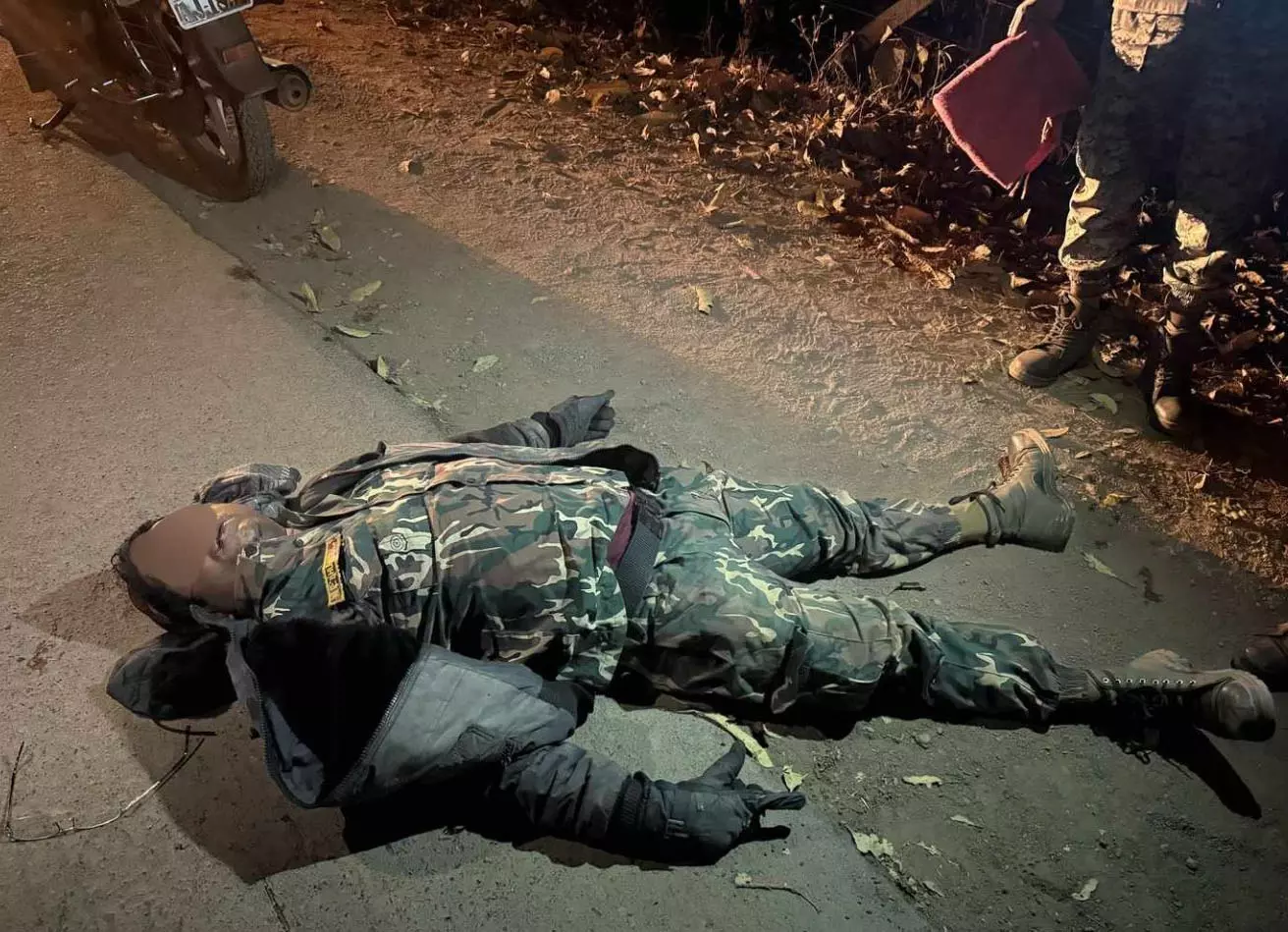 कोंडागांव में आरक्षक की मौत, बाइक से गिरते ही उखड़ गई सांस कोंडागांव में आरक्षक की मौत, बाइक से गिरते ही उखड़ गई सांस