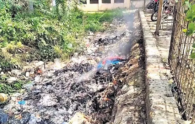MKCG मेडिकल कॉलेज अस्पताल में अपशिष्ट प्रबंधन की समस्या जारी MKCG मेडिकल कॉलेज अस्पताल में अपशिष्ट प्रबंधन की समस्या जारी