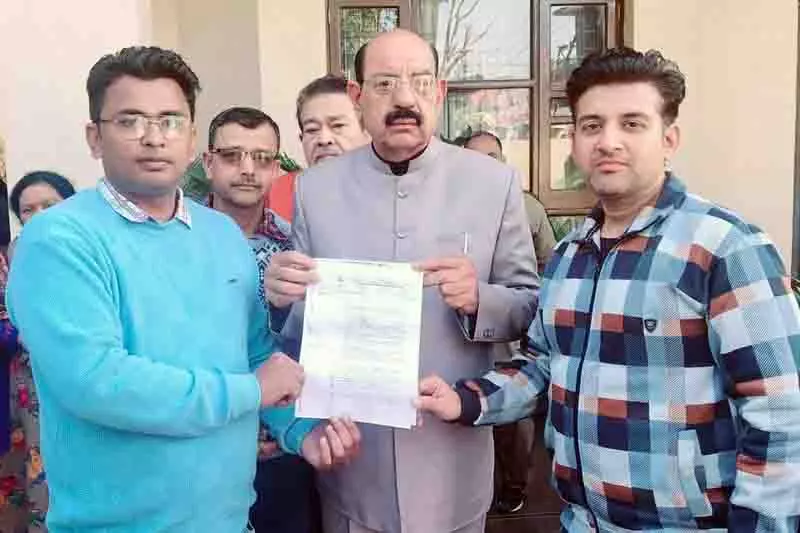 वेतन कटौती को लेकर SSA, मिड-डे मील यूनियन ने मंत्री भगत से मुलाकात की वेतन कटौती को लेकर SSA, मिड-डे मील यूनियन ने मंत्री भगत से मुलाकात की