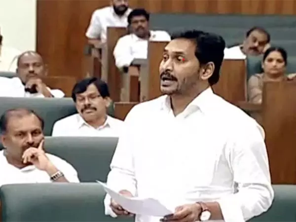 YSRCP ने आंध्र विधानसभा में विपक्ष का दर्जा मांगा, राज्यपाल के भाषण का बहिष्कार किया YSRCP ने आंध्र विधानसभा में विपक्ष का दर्जा मांगा, राज्यपाल के भाषण का बहिष्कार किया