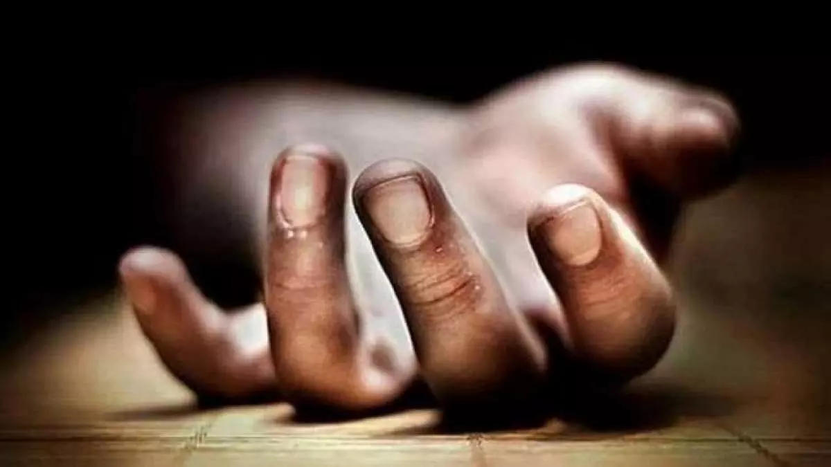 Amethi: किशोरी का कुएं में मिला शव , जांच में जुटी पुलिस Amethi: किशोरी का कुएं में मिला शव , जांच में जुटी पुलिस