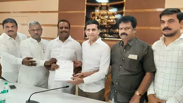 ग्रेटर बेंगलुरु प्रशासन विधेयक स्पीकर को सौंपा; बजट सत्र में ही पेश किए जाने की संभावना ग्रेटर बेंगलुरु प्रशासन विधेयक स्पीकर को सौंपा; बजट सत्र में ही पेश किए जाने की संभावना