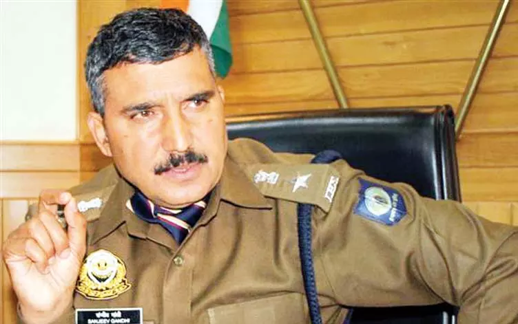 शिमला पुलिस की बड़ी कामयाबी, पाक बार्डर से पकड़ा चिट्टा तस्कर शिमला पुलिस की बड़ी कामयाबी, पाक बार्डर से पकड़ा चिट्टा तस्कर