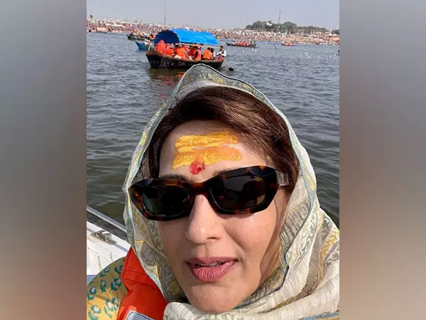 Sonali Bendre ने महाकुंभ मेला 2025 के दौरान त्रिवेणी संगम में पवित्र डुबकी लगाई Sonali Bendre ने महाकुंभ मेला 2025 के दौरान त्रिवेणी संगम में पवित्र डुबकी लगाई