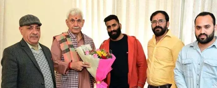 प्रतिनिधिमंडल और व्यक्तियों ने LG से मुलाकात की प्रतिनिधिमंडल और व्यक्तियों ने LG से मुलाकात की