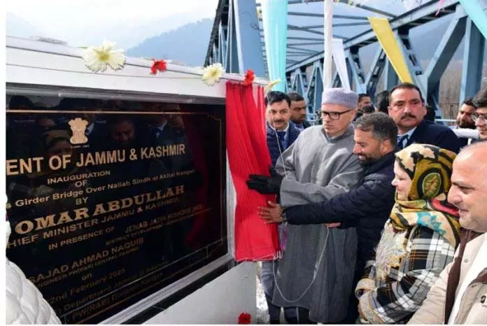 CM ने कंगन में अखल ब्रिज का उद्घाटन किया CM ने कंगन में अखल ब्रिज का उद्घाटन किया