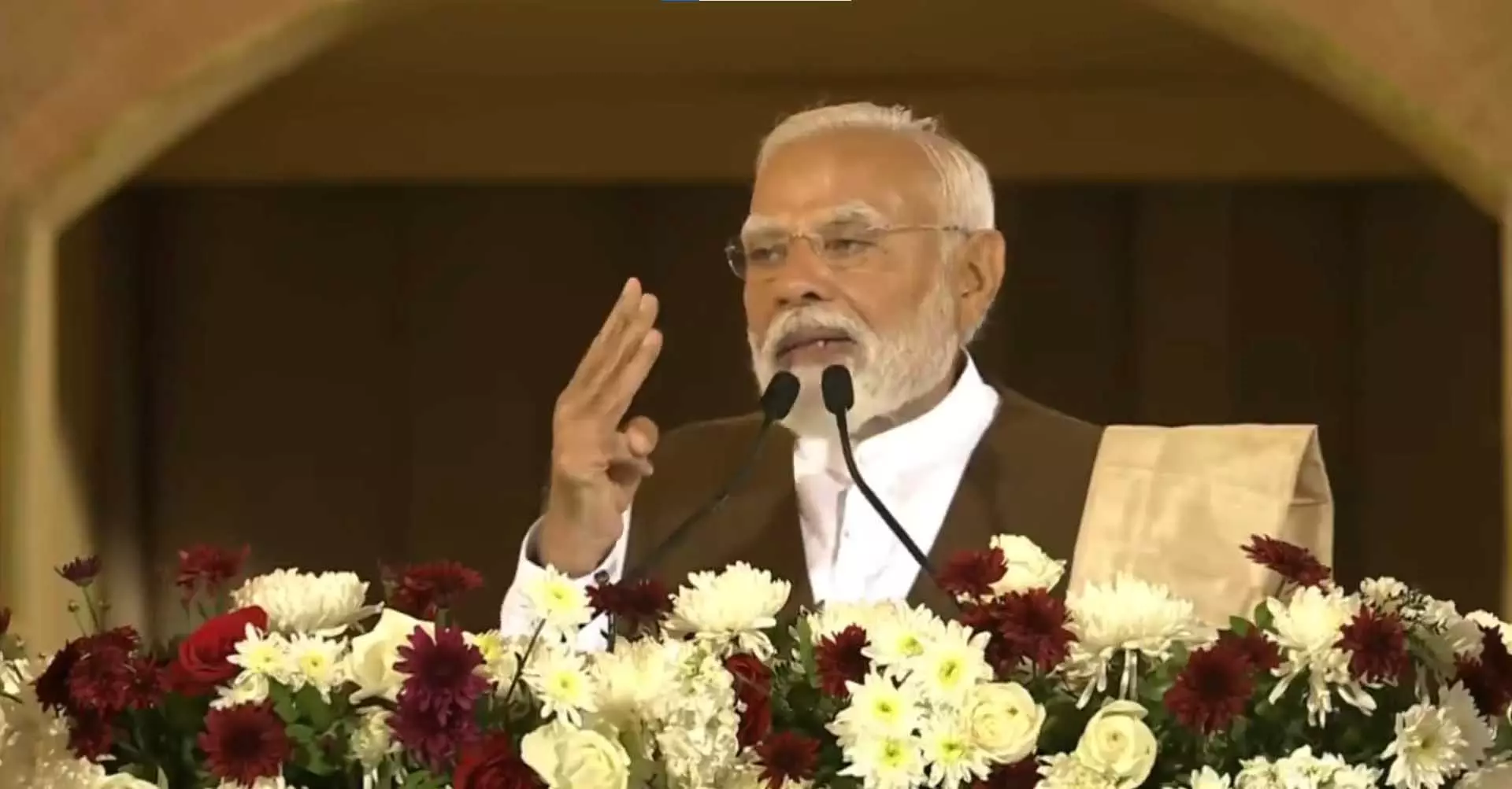 प्रधानमंत्री नरेंद्र मोदी ने असम की जनता को किया संबोधित प्रधानमंत्री नरेंद्र मोदी ने असम की जनता को किया संबोधित