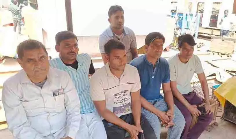 SLBC दुर्घटना स्थल पर बचाव अभियान में शामिल हुए खनिक SLBC दुर्घटना स्थल पर बचाव अभियान में शामिल हुए खनिक