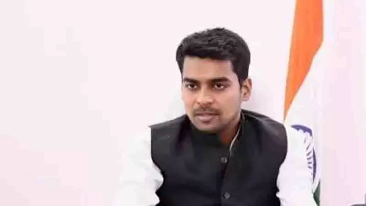 Hyderabad कलेक्टर ने सरकारी कर्मचारियों को देर से आने की चेतावनी दी Hyderabad कलेक्टर ने सरकारी कर्मचारियों को देर से आने की चेतावनी दी
